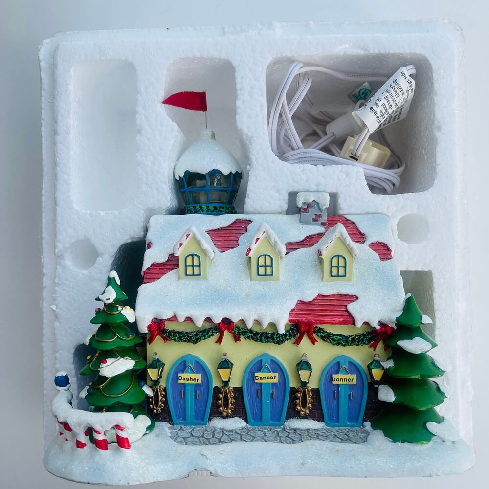 Hawthorne Village Rudolph's Christmas Town Village Lighted Reindeer Barn w/Box